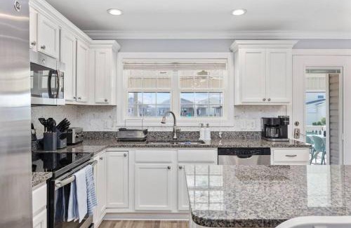 North Myrtle Beach House | The Dock House-Private Dock-Two Blocks to Beach