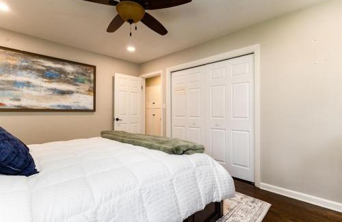 South Bend House | The Dome Home - 3BR House 1mi to ND