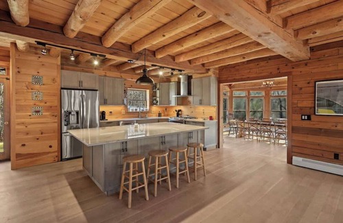 Marlboro House | The Dover Hideaway | Hot Tub & Close to Mt. Snow