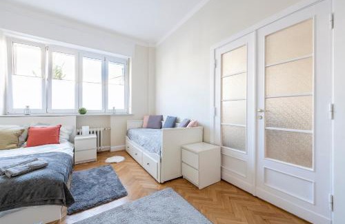 Lodz Apartment | The Essence Of Łodz &Large Stylish Apartment