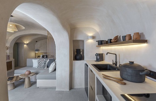 Fira Villa | The Exotic Cave Suite