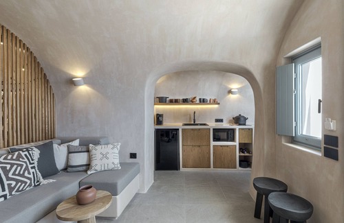 Fira Villa | The Exotic Cave Suite