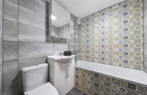 Marlborough Apartment | The Exquisite Harrow Gem -Parking