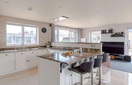 Clerkenwell Apartment | The Eyre Suite Penthouse - Farringdon - by Frankie