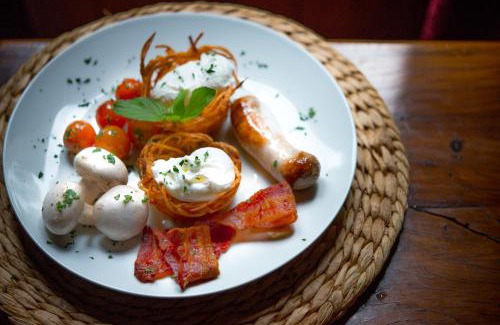 Nottingham Road Bed & Breakfast | The FarSide Country Manor