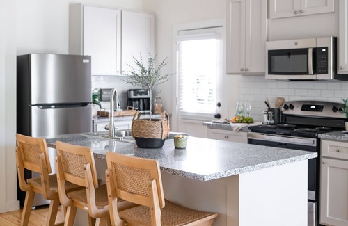 Brenham House | The Fig Tree ⭐ 3bd 2 Bth w/King Bed 20 mins from Round Top