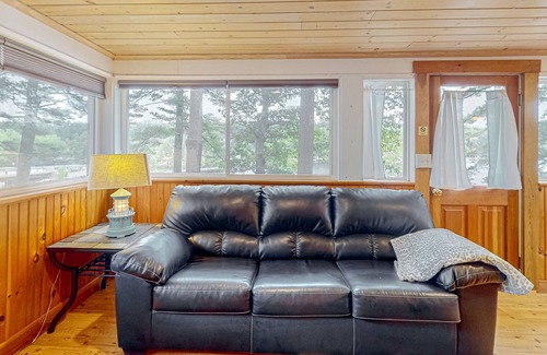 Windham Apartment | The Fishbowl | Waterfront apartment in Standish with Sebago Lake views & dock