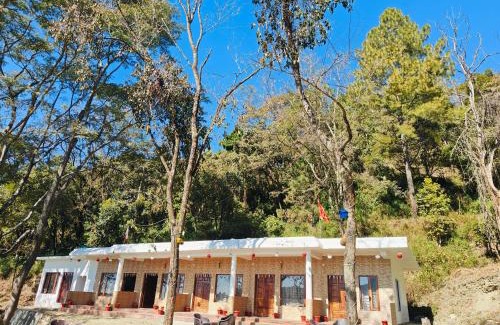 Bhimtal Hotel | The forest trail by lake & woods