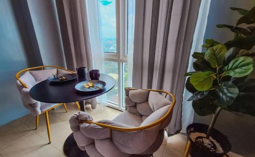 Ugong Apartment | The French Apartment Pasig - Fast Wi-Fi and pool