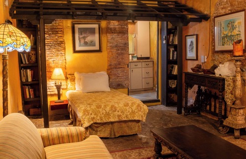 Mercado Hotel | The Gallery Inn
