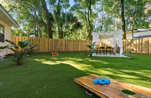 St. Augustine House | The Garden Cottage - Pet Friendly & 5 Mins to Town