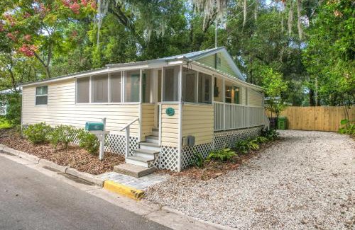 St. Augustine House | The Garden Cottage - Pet Friendly & 5 Mins to Town