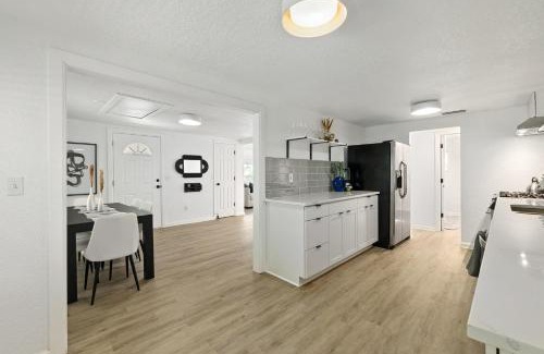 St. Augustine House | The Garden Cottage - Pet Friendly & 5 Mins to Town