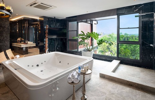 Nong Prue Hotel | The Gems Mining Pool Villas Pattaya