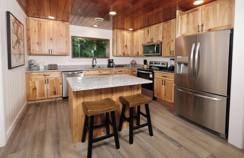 Gatlinburg Cabin | The Glades Escape - Ask About Free Attraction Tickets!