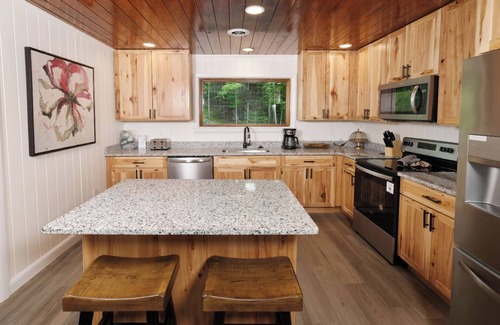 Gatlinburg Cabin | The Glades Escape - Ask About Free Attraction Tickets!