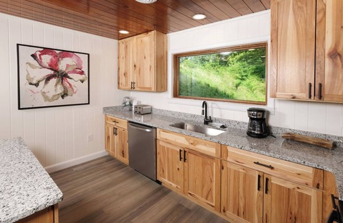 Gatlinburg Cabin | The Glades Escape - Ask About Free Attraction Tickets!