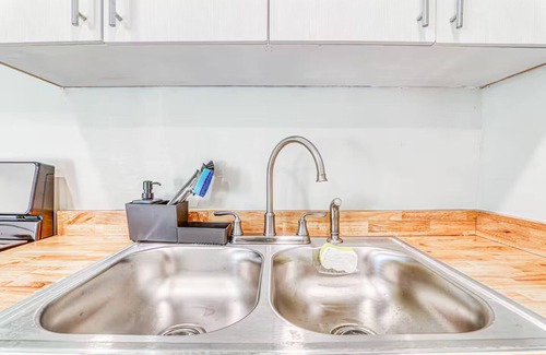 Pershing - Government Hill Cottage | The Golden Dusk Cottage