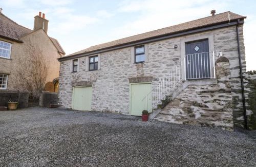 Caergeiliog House | The Granary