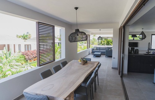 Willemstad Apartment | 'The Grand' apartment, Jan Sofat, Apartment for 8 people near Jan Thiel on a luxury resort