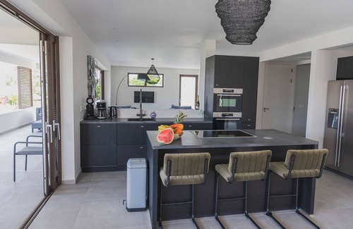 Willemstad Apartment | 'The Grand' apartment, Jan Sofat, Apartment for 8 people near Jan Thiel on a luxury resort