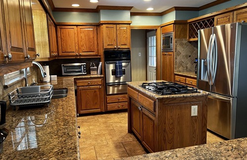 Graford House | The Grassy Ridge House. Only 5 min from Rocker B Baseball Ranch! Sleeps up to 18