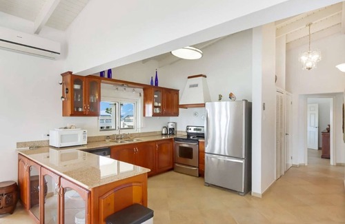 Beacon Hill Condo | The Great Escape (2/3 Rooms)