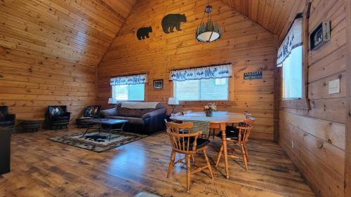 Warrens House | The Grizzly Den Cabin Warrens WI