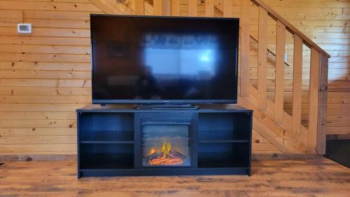 Warrens House | The Grizzly Den Cabin Warrens WI