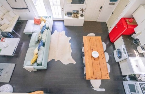 Saugerties House | The Grove: Modern Lofted Cottage w/fire pit & 30 Min from Hunter Mountain