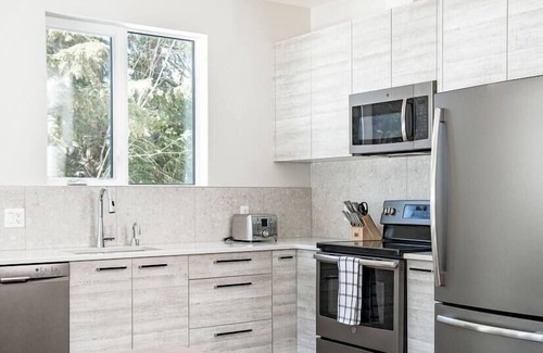 Revelstoke Apartment | The Hemlock Suite Sum