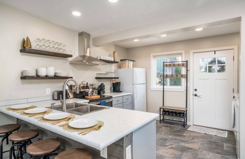 Valley House | The Hideaway at Waitts Lake