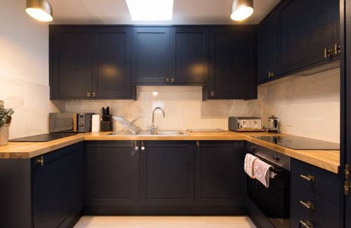 Highgate Apartment | The Highgate Hideaway - Modern & Stylish 2BDR Flat