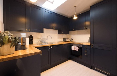 Highgate Apartment | The Highgate Hideaway - Modern & Stylish 2BDR Flat