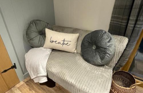 Goodwick House | The Hut@Trefechan Wen - Coastal Coziness!