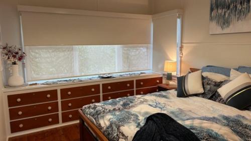 Sanctuary Point House | The Ideal Spot- Pet Friendly Waterfront with Retro Styling