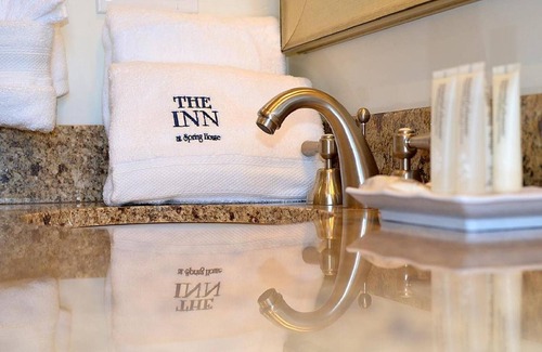 Block Island Bed & Breakfast | The Inn at Spring House