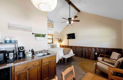 Waco Cabin | The Kiwi at Nicole Creek Cabins