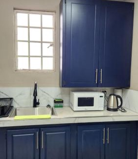 St. Helena Apartment | The Layover - 6 Mins from the Airport, Equipped for Long Stays
