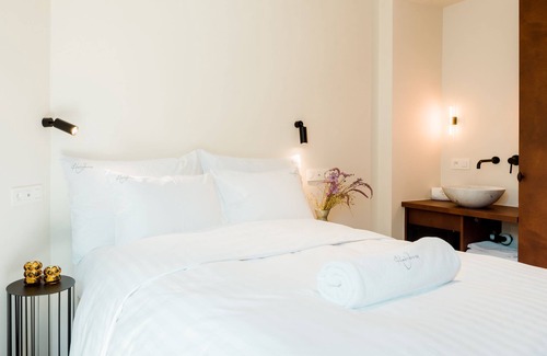 Ghent Hotel | The Librarian