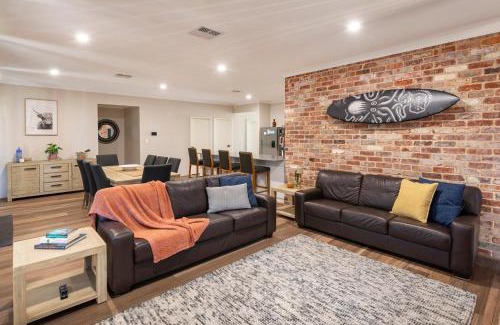 Dunsborough House | The Links - fairway views, walk to town, air-con