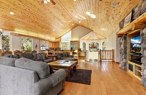 North Upper Truckee Cabin | The Lodge on Oaxaco - Epic Man Cave/Billiard Room