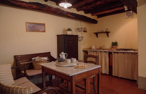 Pieve a Presciano Apartment | THE LOGGES On the road of dreams Yellow