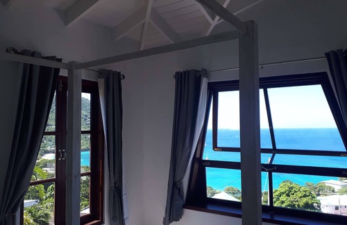 Port Elizabeth Villa | The Lookout villa, just a few minutes walk from two of the island's best beaches