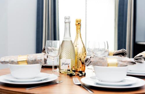 Wrexham Apartment | The Lower Gathering - Town Centre - Sleeps Up To 10