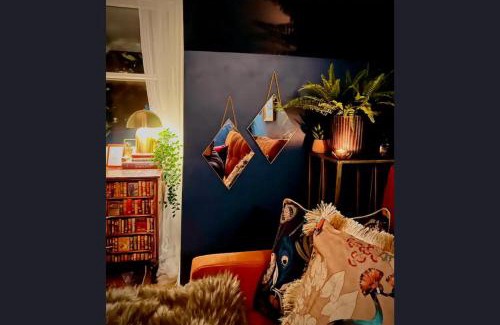 Frognal and Fitzjohns Apartment | The Maple Retreat - Hampstead