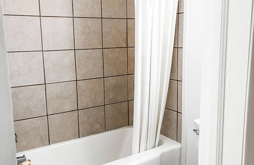 Whitehall Apartment | The Maple Tree Inn - #15