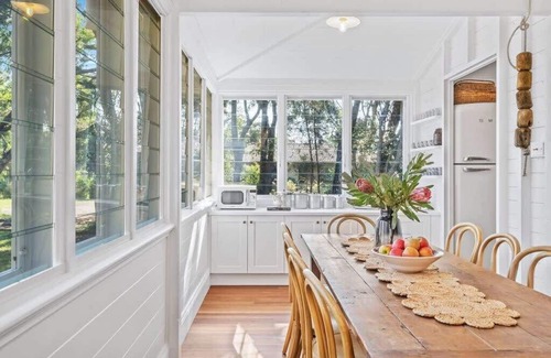 Callala Bay House | 'The Mariner' Jervis Bay Waterfront Beach House