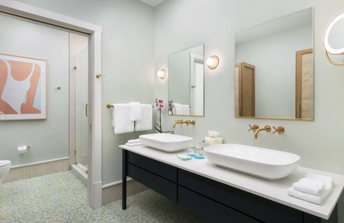 Historic Seaport Hotel | The Marker Key West Harbor Resort