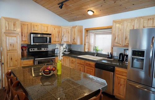 McCall Cabin | The McCall House- Hot Tub, A/C, Huge Covered Patio